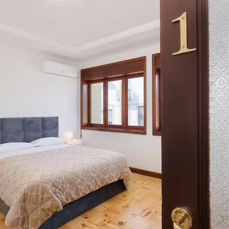 Вилла 7br & 7ba With Pool & Backyard In A Prime Location! Вила-Нова-ди-Гая