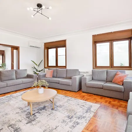 Вилла 7br & 7ba With Pool & Backyard In A Prime Location! *