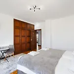 7br & 7ba With Pool & Backyard In A Prime Location! Villa Vila Nova de Gaia