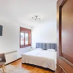 7br & 7ba With Pool & Backyard In A Prime Location! * Vila Nova de Gaia