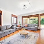 7br & 7ba With Pool & Backyard In A Prime Location! *