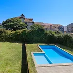 7br & 7ba With Pool & Backyard In A Prime Location! Villa