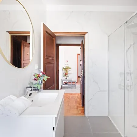 Villa 7br & 7ba With Pool & Backyard In A Prime Location!