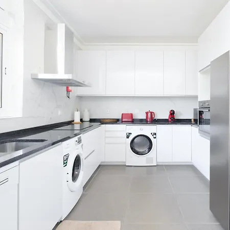 Villa 7br & 7ba With Pool & Backyard In A Prime Location! Vila Nova de Gaia