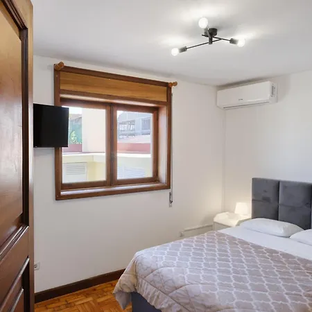 Villa 7br & 7ba With Pool & Backyard In A Prime Location!