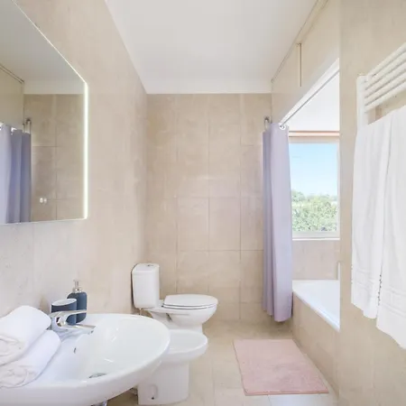 7br & 7ba With Pool & Backyard In A Prime Location! Villa *