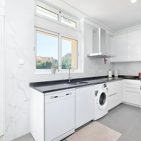 7br & 7ba With Pool & Backyard In A Prime Location! Vila Nova de Gaia