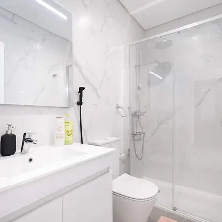 7br & 7ba With Pool & Backyard In A Prime Location! Vila Nova de Gaia