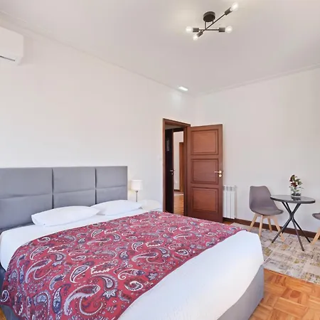 Villa 7br & 7ba With Pool & Backyard In A Prime Location! *