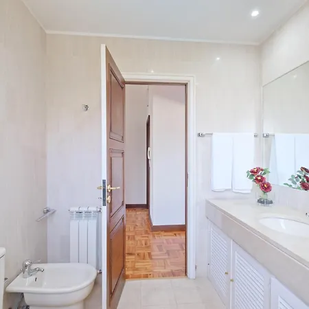 7br & 7ba With Pool & Backyard In A Prime Location! Villa *