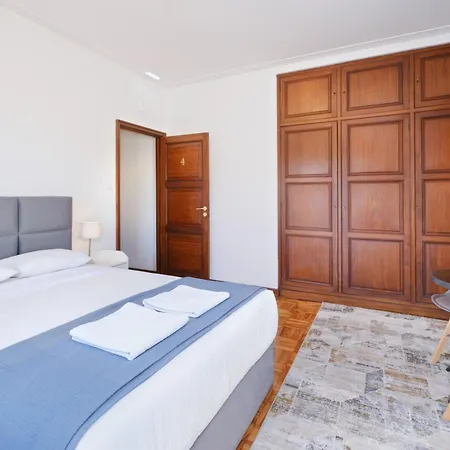 7br & 7ba With Pool & Backyard In A Prime Location! Villa *