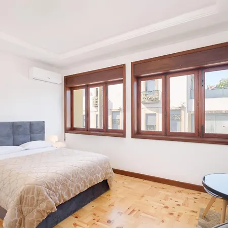 7br & 7ba With Pool & Backyard In A Prime Location! Villa *