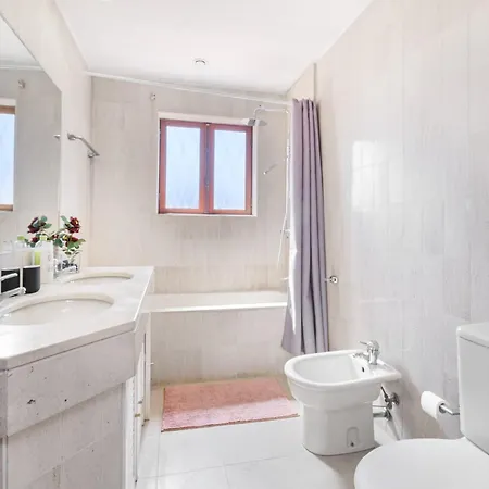 Villa 7br & 7ba With Pool & Backyard In A Prime Location!