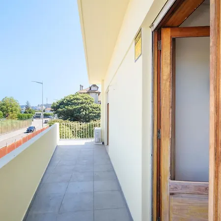 7br & 7ba With Pool & Backyard In A Prime Location! * Vila Nova de Gaia