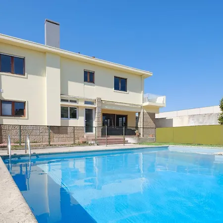 Villa 7br & 7ba With Pool & Backyard In A Prime Location!