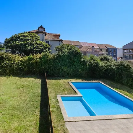 7br & 7ba With Pool & Backyard In A Prime Location! Villa