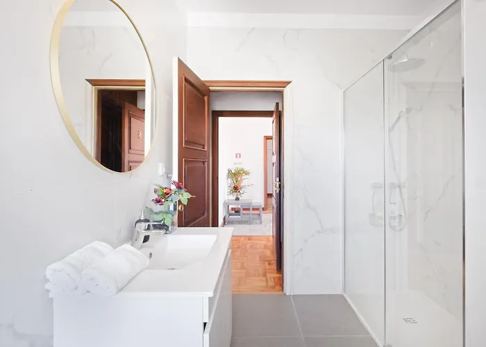 Villa 7br & 7ba With Pool & Backyard In A Prime Location!