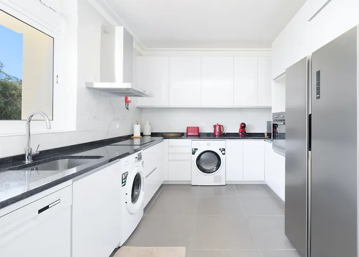 Villa 7br & 7ba With Pool & Backyard In A Prime Location! Vila Nova de Gaia