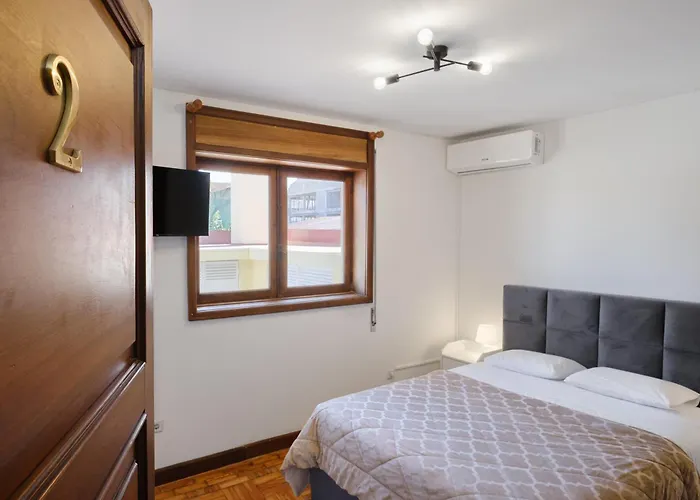 Villa 7br & 7ba With Pool & Backyard In A Prime Location!