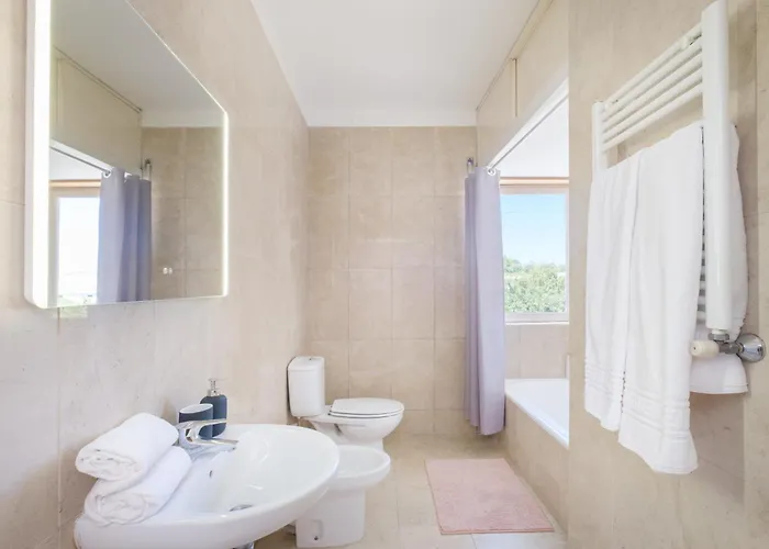 7br & 7ba With Pool & Backyard In A Prime Location! Villa *