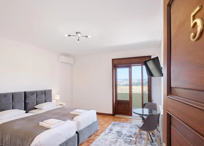 7br & 7ba With Pool & Backyard In A Prime Location! *