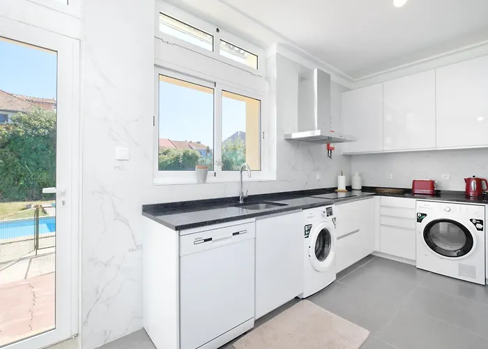 7br & 7ba With Pool & Backyard In A Prime Location! Vila Nova de Gaia