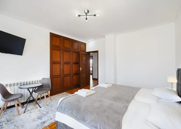 7br & 7ba With Pool & Backyard In A Prime Location! Villa Vila Nova de Gaia