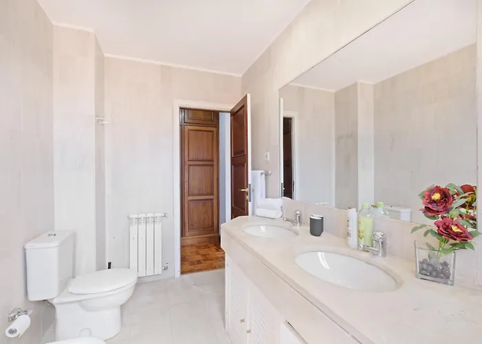 7br & 7ba With Pool & Backyard In A Prime Location! Vila Nova de Gaia