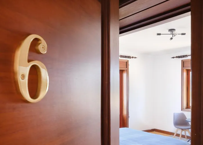 Villa 7br & 7ba With Pool & Backyard In A Prime Location! *