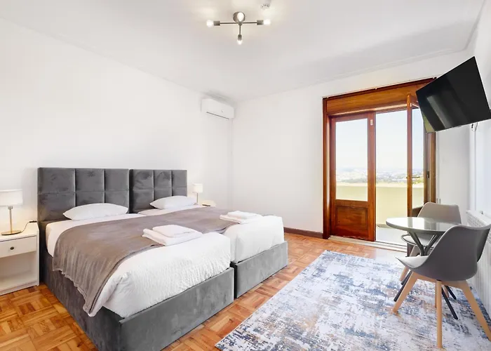 Villa 7br & 7ba With Pool & Backyard In A Prime Location! Vila Nova de Gaia