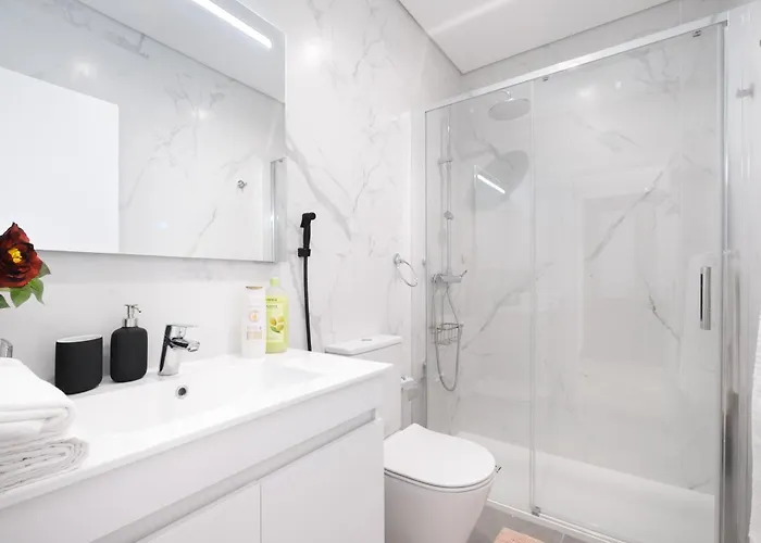 7br & 7ba With Pool & Backyard In A Prime Location! Vila Nova de Gaia