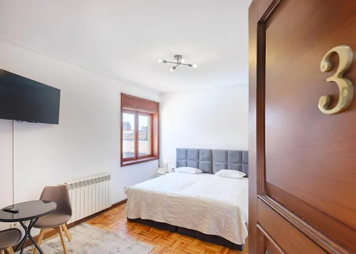 7br & 7ba With Pool & Backyard In A Prime Location! * Vila Nova de Gaia