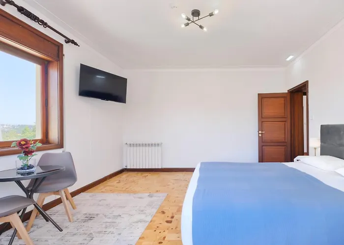 Villa 7br & 7ba With Pool & Backyard In A Prime Location! *