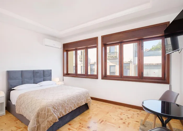 7br & 7ba With Pool & Backyard In A Prime Location! Villa *