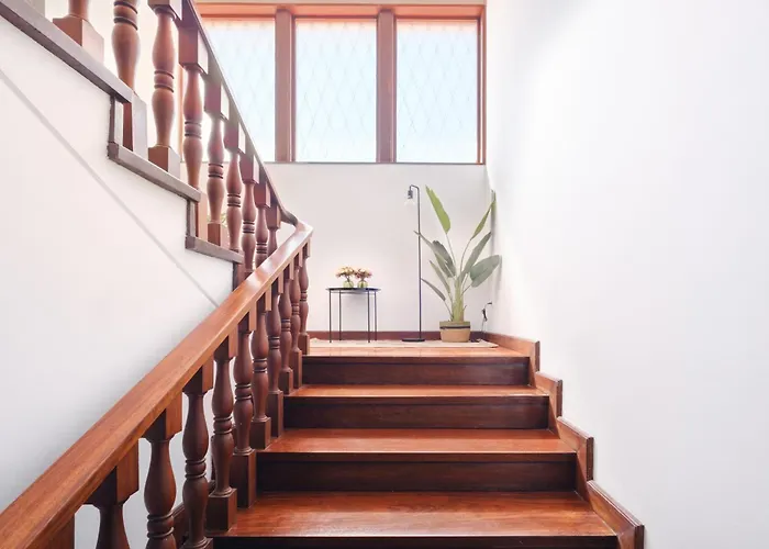 7br & 7ba With Pool & Backyard In A Prime Location!