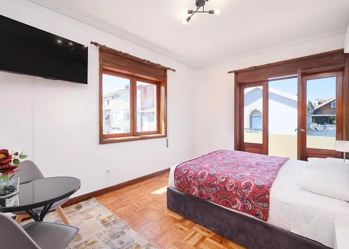 7br & 7ba With Pool & Backyard In A Prime Location! *