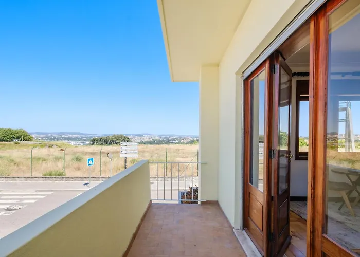 7br & 7ba With Pool & Backyard In A Prime Location!