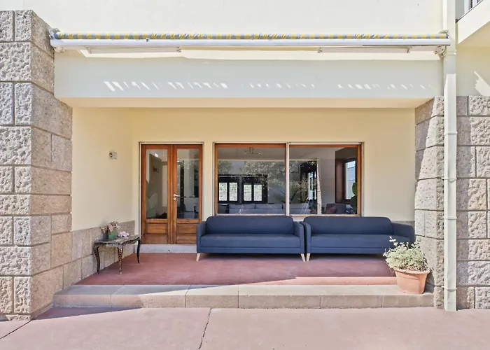 7br & 7ba With Pool & Backyard In A Prime Location!