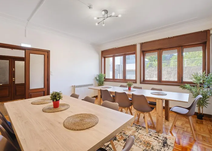 7br & 7ba With Pool & Backyard In A Prime Location! Vila Nova de Gaia