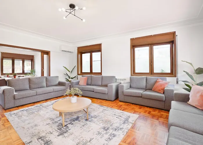 Villa 7br & 7ba With Pool & Backyard In A Prime Location! *