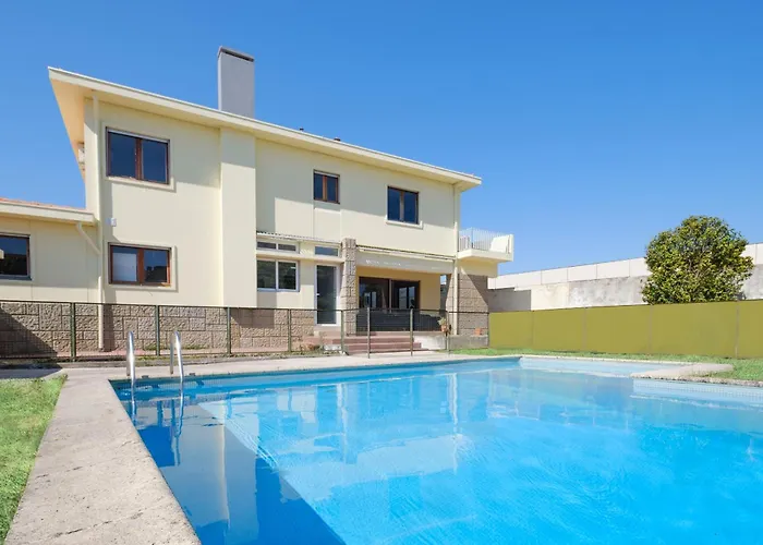 Villa 7br & 7ba With Pool & Backyard In A Prime Location!