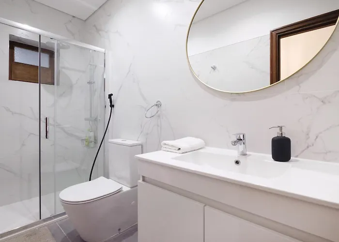 Villa 7br & 7ba With Pool & Backyard In A Prime Location! *